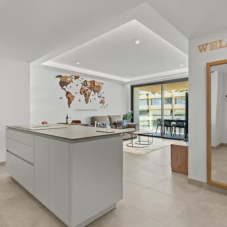 Happy Travel Jade Tower *