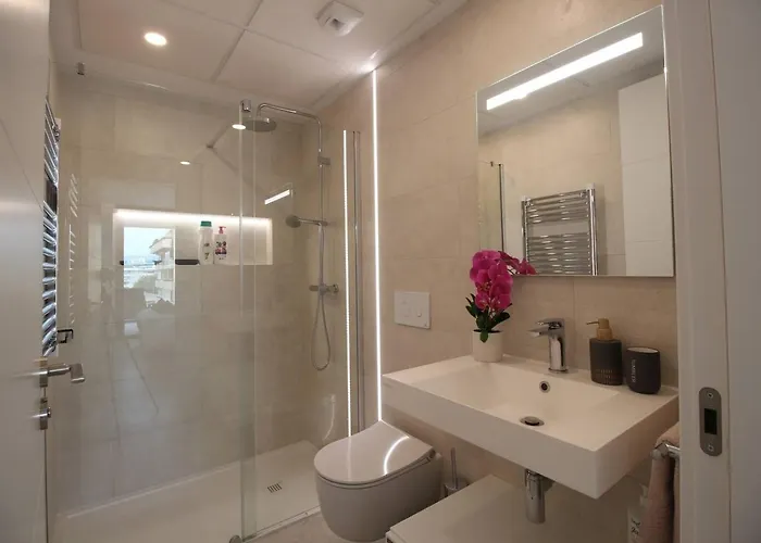 Happy Travel Jade Tower Fuengirola