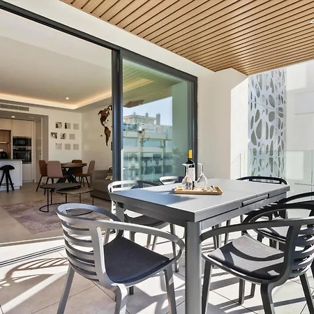 Happy Travel Jade Tower פואנגירולה