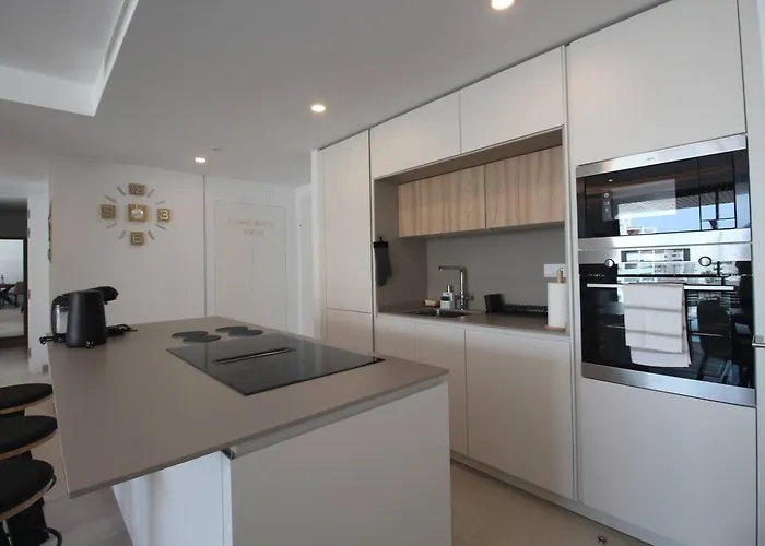 Happy Travel Jade Tower