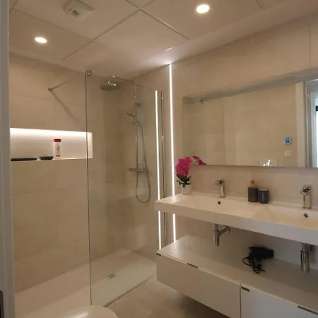 Happy Travel Jade Tower *